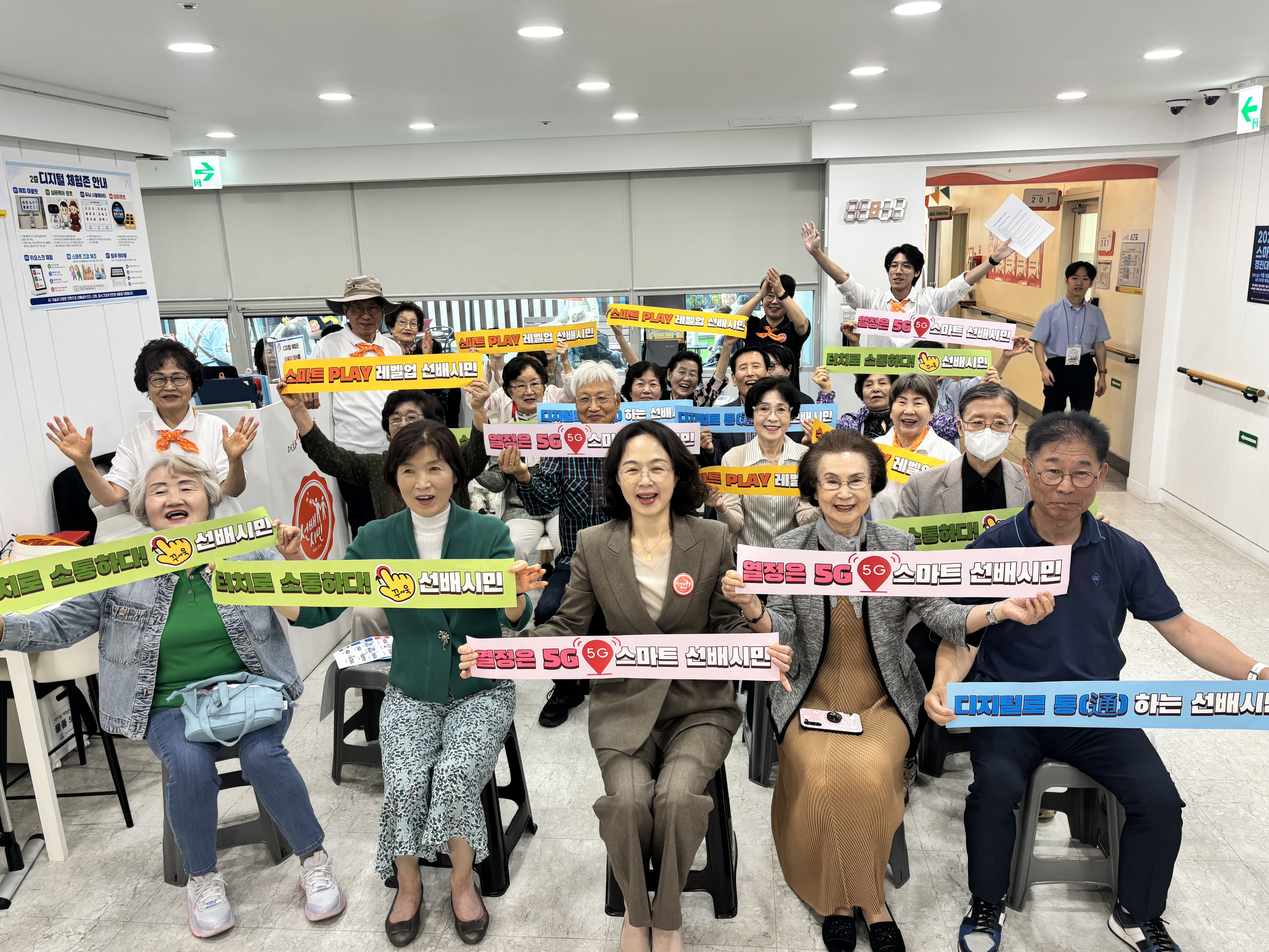 사진 2. 스마트 경진대회 결승 진출자들.jpg