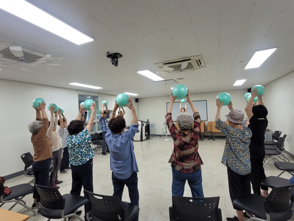 [고양신문 외 3곳] 건강한 노후를 위한 치매예방 집단프로그램 ‘호두교실’ 운영