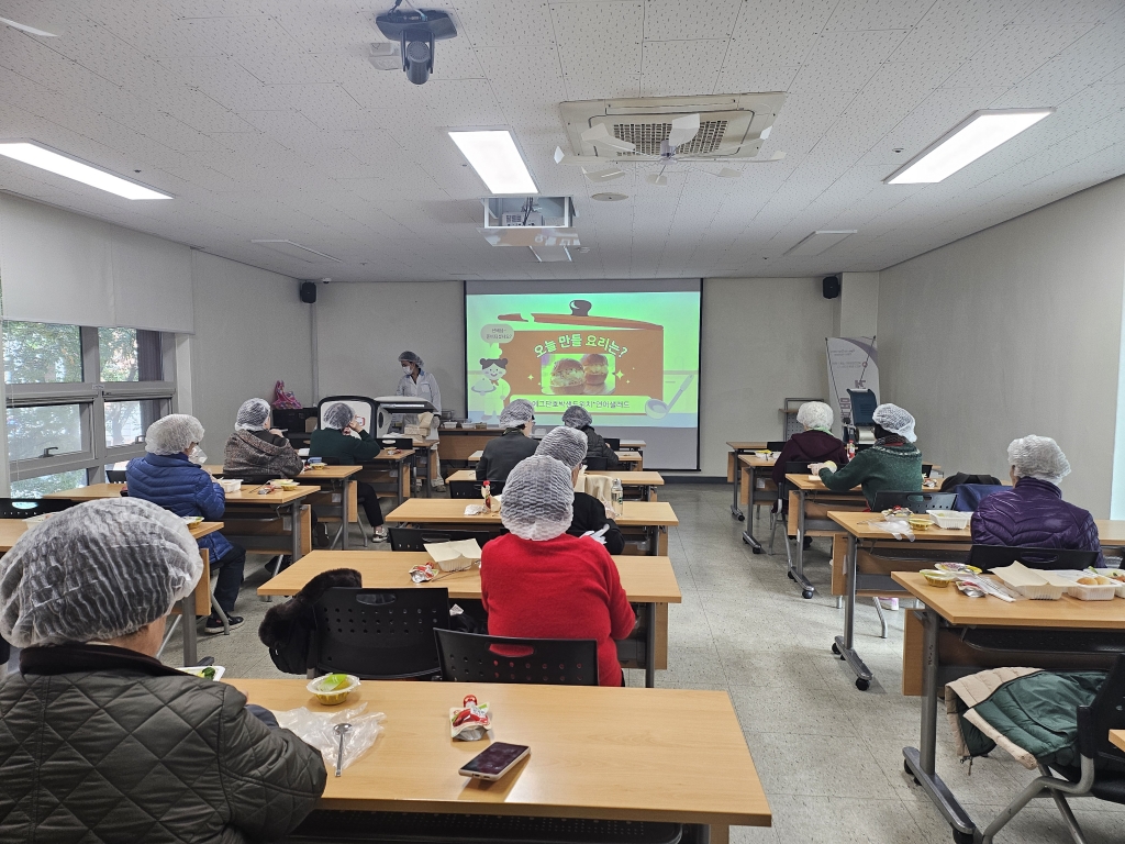 [고양신문 외 2곳] 건강한 노후를 위한 치매예방 프로그램 '호두교실' 성료